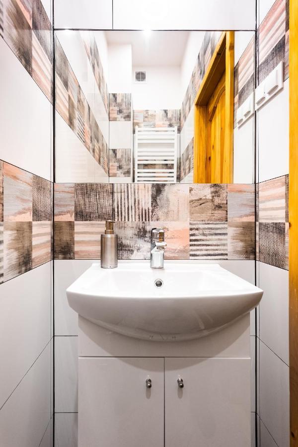 Classy Old Town Apartment - By Upstairs Cracovia Esterno foto