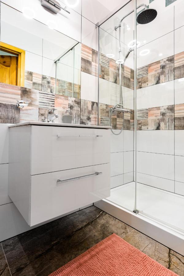 Classy Old Town Apartment - By Upstairs Cracovia Esterno foto