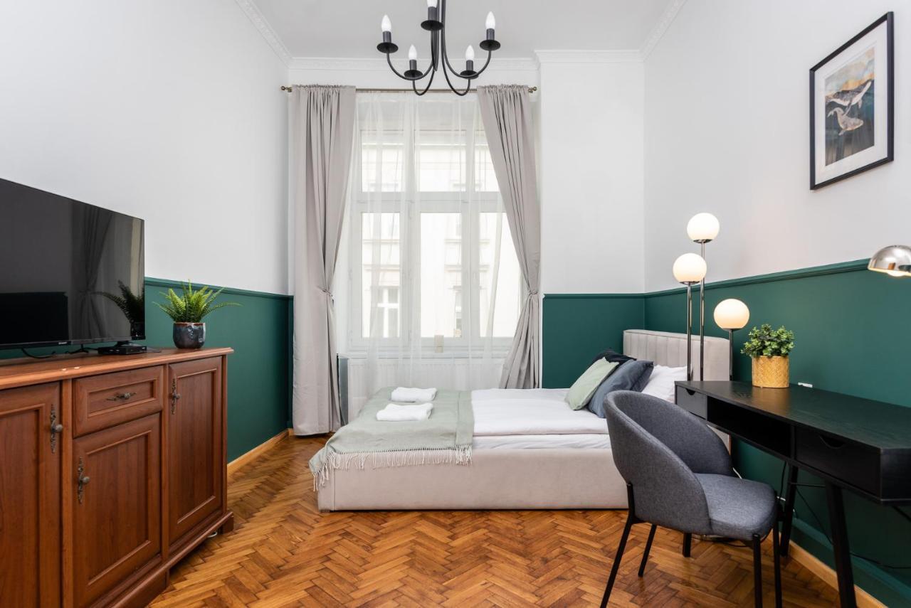 Classy Old Town Apartment - By Upstairs Cracovia Esterno foto